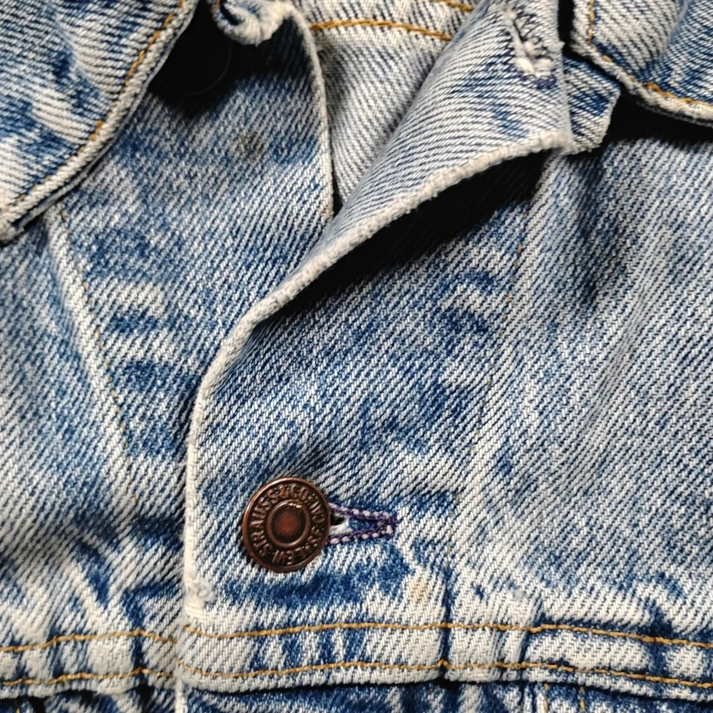 Vintage Levis 70506 0216 Mens Light Wash Denim Trucker Jacket Made in USA 42R